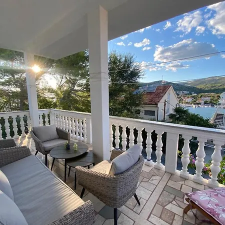 Villa Danijela With Heated Pool,jacuzzi And Sauna *