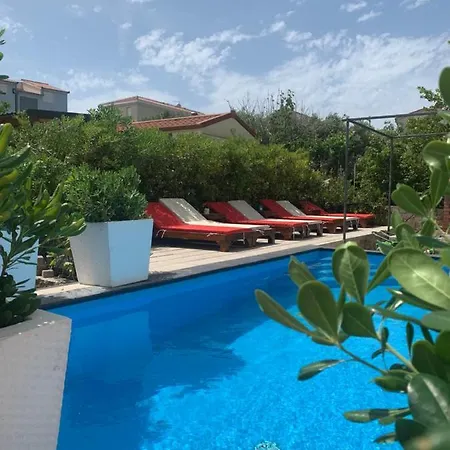 Danijela With Heated Pool,jacuzzi And Sauna *