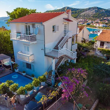 Villa Danijela With Heated Pool,jacuzzi And Sauna *