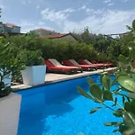 Danijela With Heated Pool,jacuzzi And Sauna *