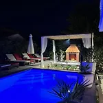 Danijela With Heated Pool,jacuzzi And Sauna Villa *
