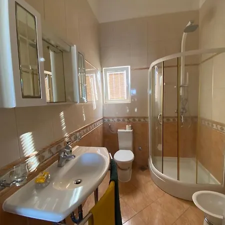 Danijela With Heated Pool,jacuzzi And Sauna *