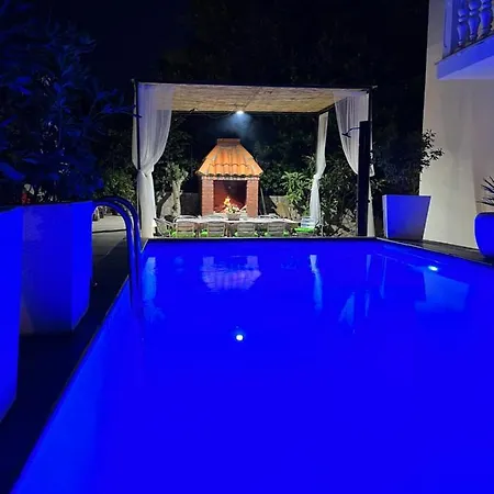 Danijela With Heated Pool,jacuzzi And Sauna Vila Seget Vranjica