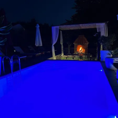 فيلة Danijela With Heated Pool,jacuzzi And Sauna