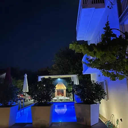 Danijela With Heated Pool,jacuzzi And Sauna فيلة *