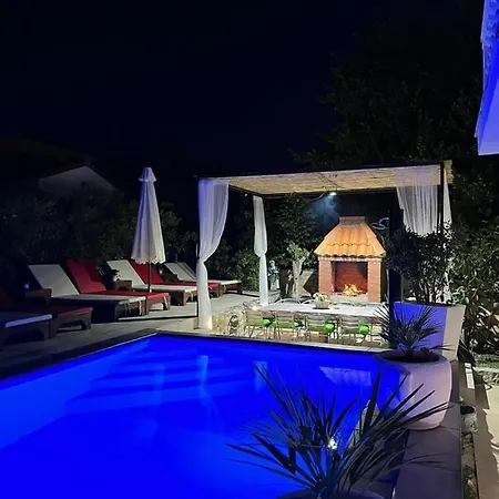Danijela With Heated Pool,jacuzzi And Sauna Vila *