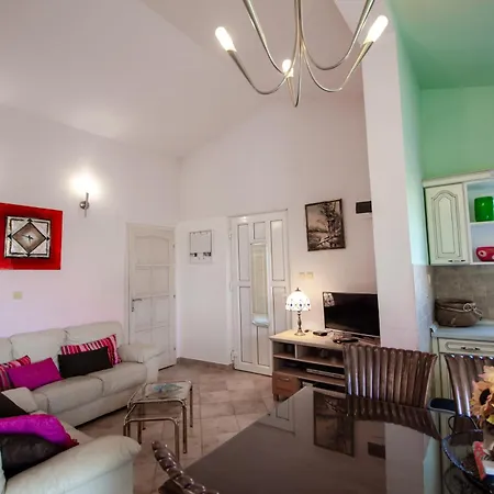 فيلة Danijela With Heated Pool,jacuzzi And Sauna *