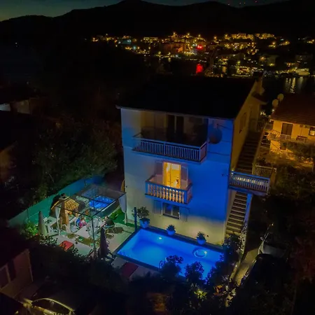 فيلة Danijela With Heated Pool,jacuzzi And Sauna سيغيت فغانييتْسا