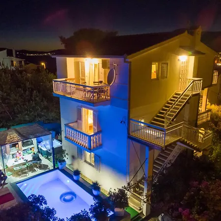 Danijela With Heated Pool,jacuzzi And Sauna Seget Vranjica