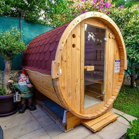 فيلة Danijela With Heated Pool,jacuzzi And Sauna