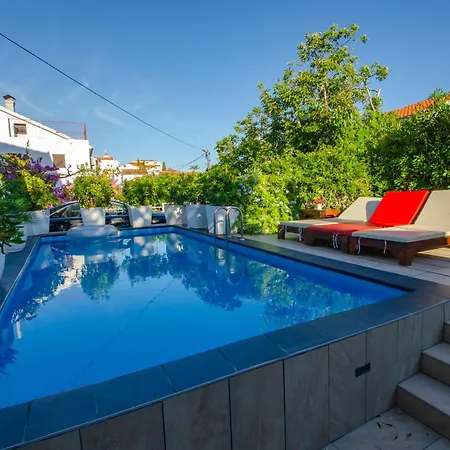 Danijela With Heated Pool,jacuzzi And Sauna