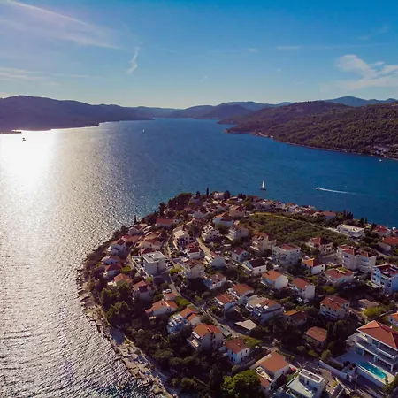 Danijela With Heated Pool,jacuzzi And Sauna Seget Vranjica