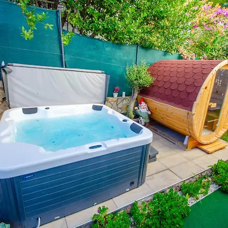 Danijela With Heated Pool,jacuzzi And Sauna