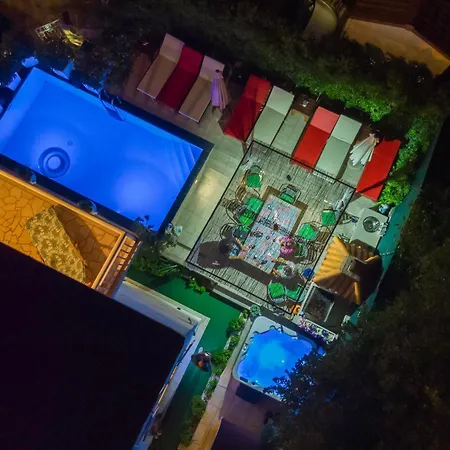 فيلة Danijela With Heated Pool,jacuzzi And Sauna سيغيت فغانييتْسا
