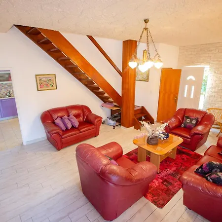 فيلة Danijela With Heated Pool,jacuzzi And Sauna