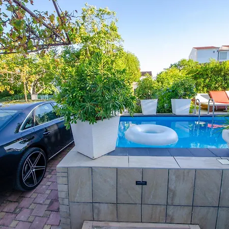فيلة Danijela With Heated Pool,jacuzzi And Sauna *