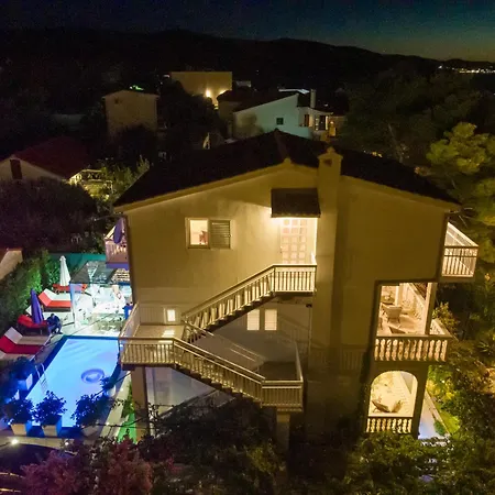 Danijela With Heated Pool,jacuzzi And Sauna