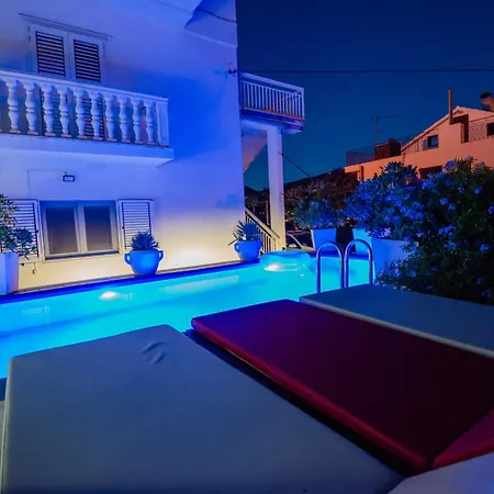فيلة Danijela With Heated Pool,jacuzzi And Sauna