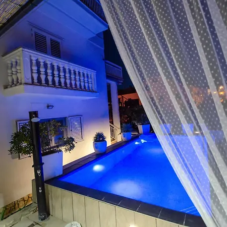 فيلة Danijela With Heated Pool,jacuzzi And Sauna *