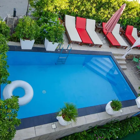 فيلة Danijela With Heated Pool,jacuzzi And Sauna *