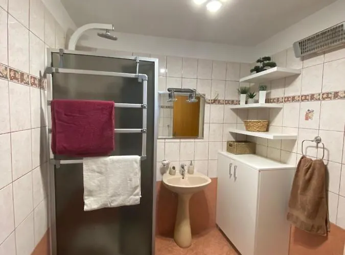 Danijela With Heated Pool,jacuzzi And Sauna فيلة