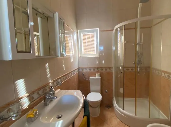 Danijela With Heated Pool,jacuzzi And Sauna *