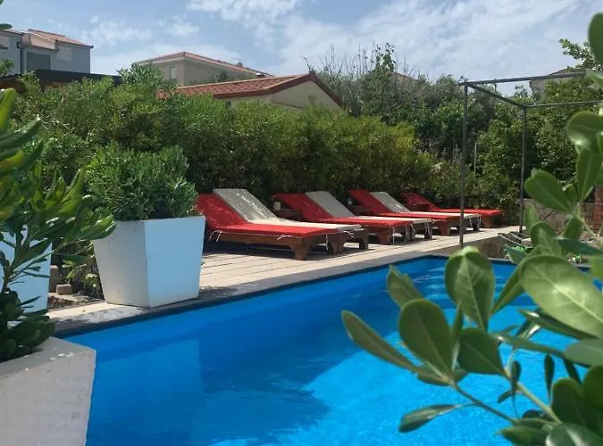 Danijela With Heated Pool,jacuzzi And Sauna *