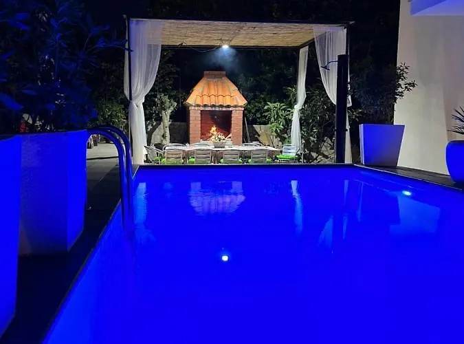 Danijela With Heated Pool,jacuzzi And Sauna فيلة سيغيت فغانييتْسا