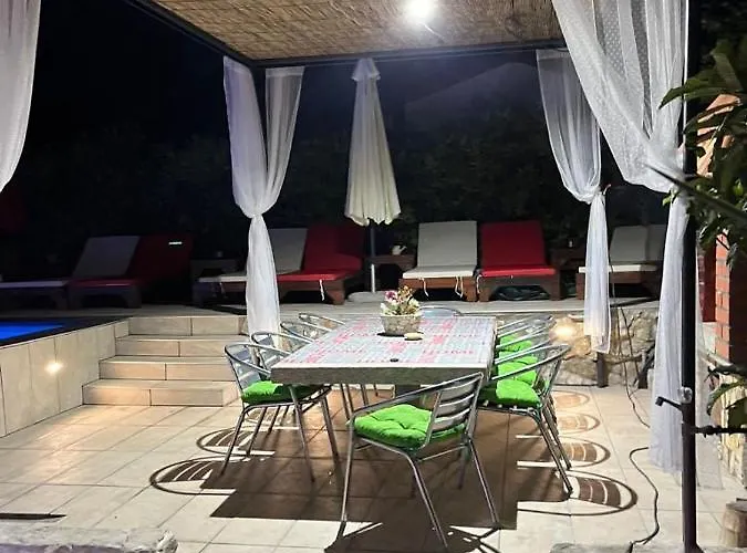 فيلة Danijela With Heated Pool,jacuzzi And Sauna سيغيت فغانييتْسا