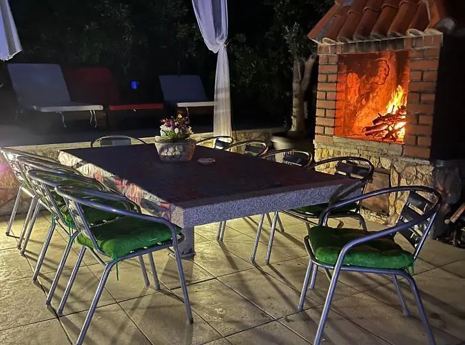 فيلة Danijela With Heated Pool,jacuzzi And Sauna سيغيت فغانييتْسا