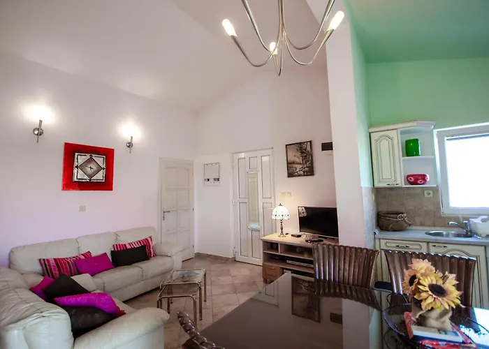 فيلة Danijela With Heated Pool,jacuzzi And Sauna *