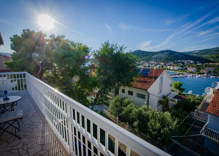 Danijela With Heated Pool,jacuzzi And Sauna سيغيت فغانييتْسا