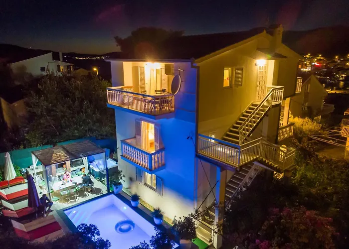 Danijela With Heated Pool,jacuzzi And Sauna سيغيت فغانييتْسا