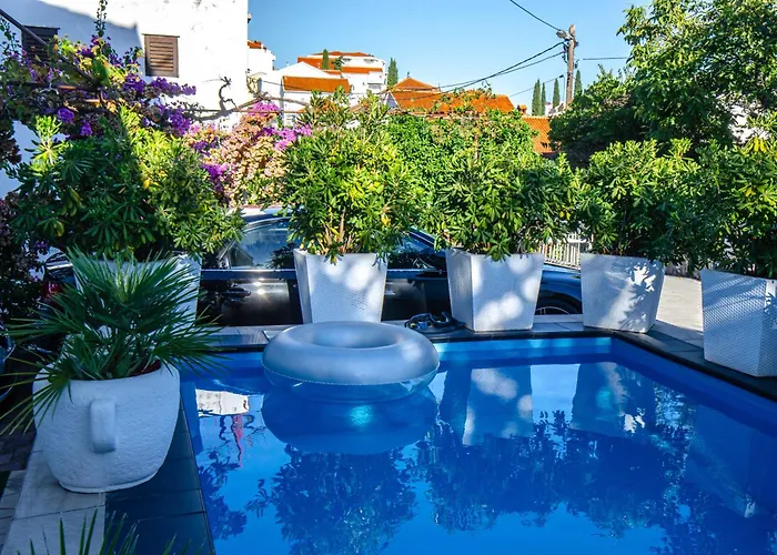 Danijela With Heated Pool,jacuzzi And Sauna