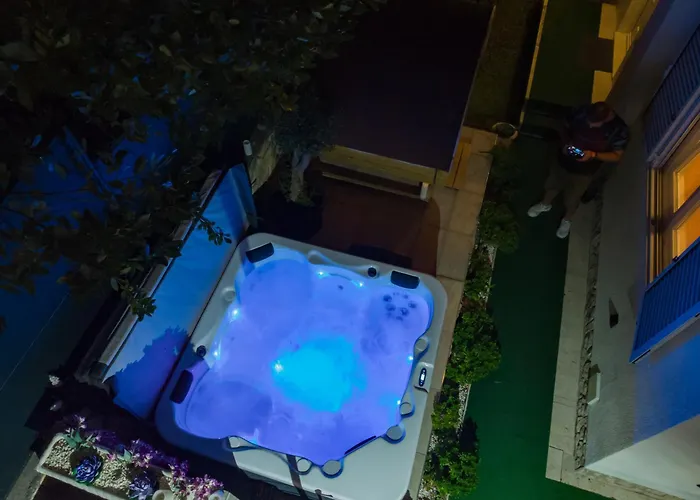 Danijela With Heated Pool,jacuzzi And Sauna سيغيت فغانييتْسا