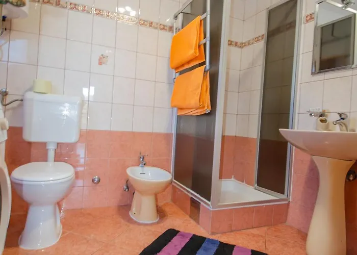 فيلة Danijela With Heated Pool,jacuzzi And Sauna *