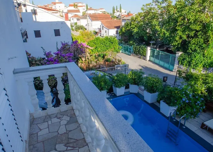 Danijela With Heated Pool,jacuzzi And Sauna سيغيت فغانييتْسا