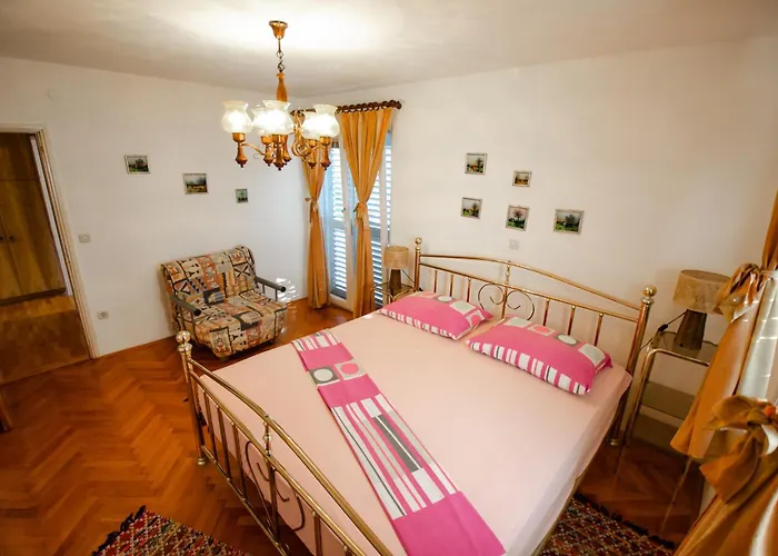 فيلة Danijela With Heated Pool,jacuzzi And Sauna