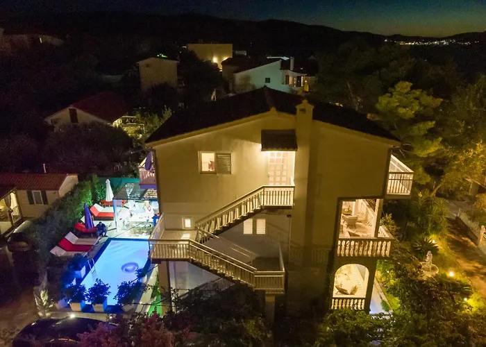 Danijela With Heated Pool,jacuzzi And Sauna