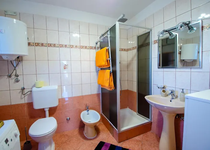 فيلة Danijela With Heated Pool,jacuzzi And Sauna