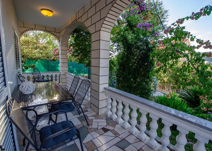 فيلة Danijela With Heated Pool,jacuzzi And Sauna
