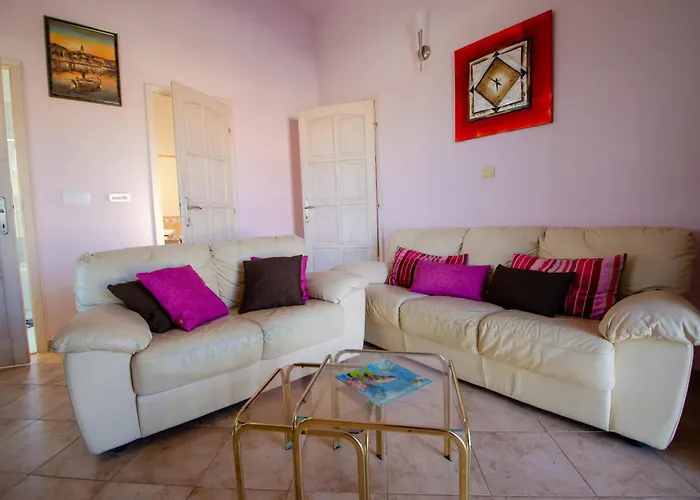 فيلة Danijela With Heated Pool,jacuzzi And Sauna *