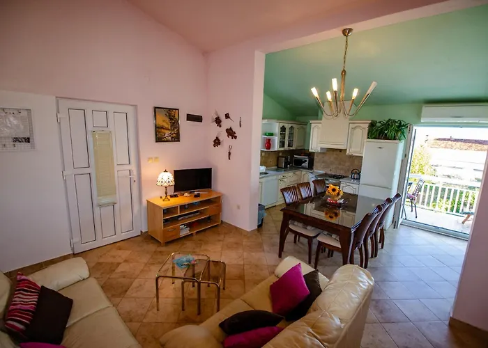 فيلة Danijela With Heated Pool,jacuzzi And Sauna سيغيت فغانييتْسا