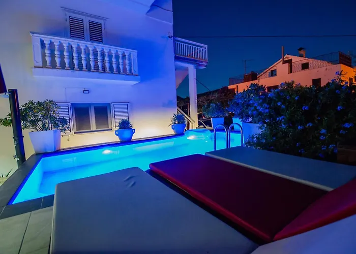 فيلة Danijela With Heated Pool,jacuzzi And Sauna